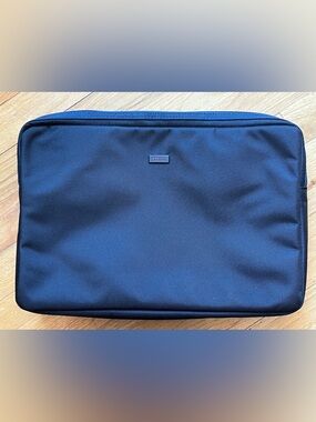 TUMI 15” Black padded laptop sleeve w/  ballistic padding